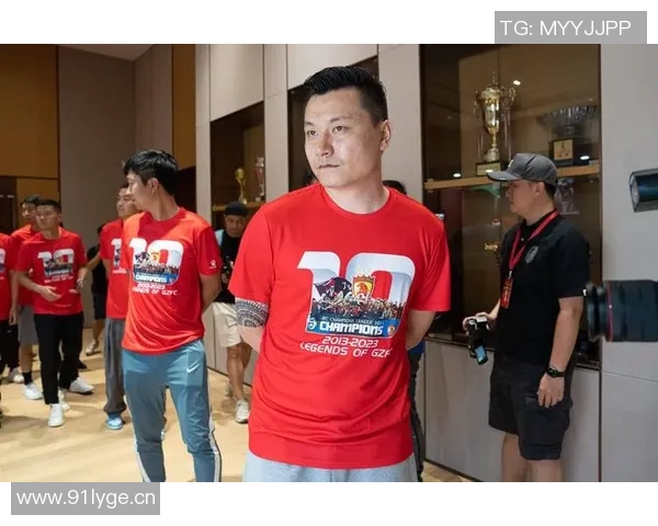 广州足球队速度变革引发热议球迷期待新战术与未来发展方向 广州足球队速度变革引发热议球迷期待新战术与未来发展方向